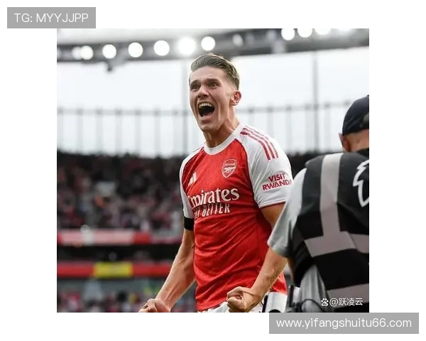 红军双赛日海报暗藏深意！范迪克镇场，萨拉赫携维尔茨点燃安菲尔德复仇之火