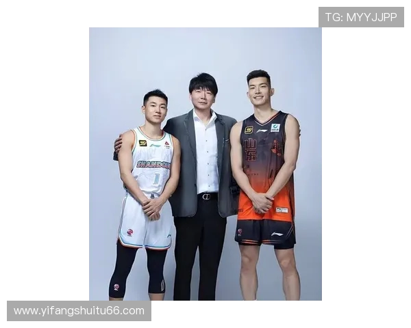 郭昊文与克莱、麦克朗合练：三分亮眼但防守遭质疑，特训能否提升短板？(2)